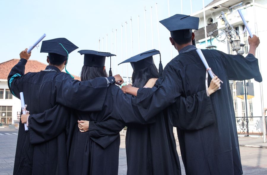 Viral speech by a valedictorian at high school graduation: "What