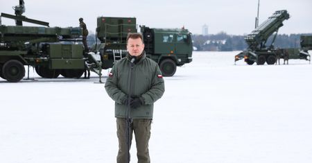 Kłopotliwy "spadek" za miliard. Kukułcze jajo Błaszczaka