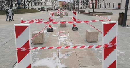 Kto uszkodził fontanny na pl. Litewskim? Monitoring nie zarejestrował zdarzenia