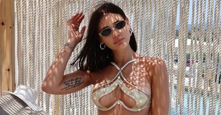 Wakacyjna Honorata Skarbek w wyciętym bikini pozdrawia fanów ze słonecznej Grecji. "Pięknie marnuję czas"