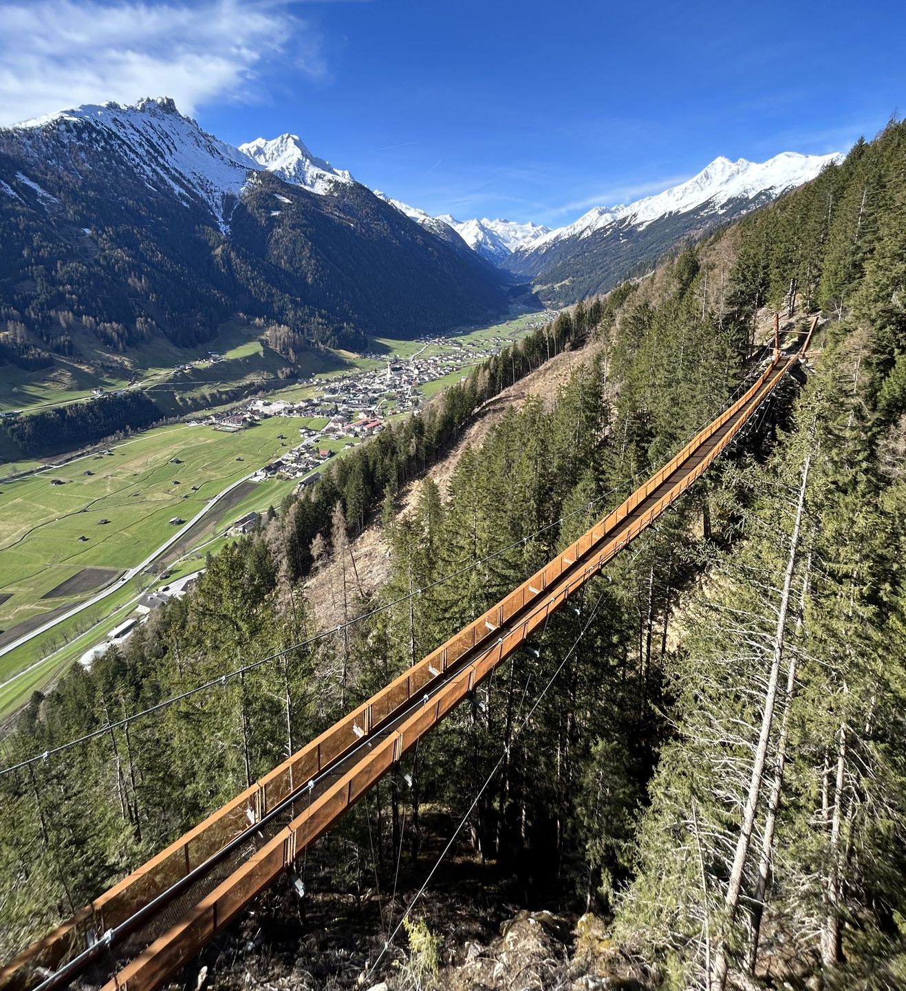 Wiszący most jest nową atrakcją doliny Stubai