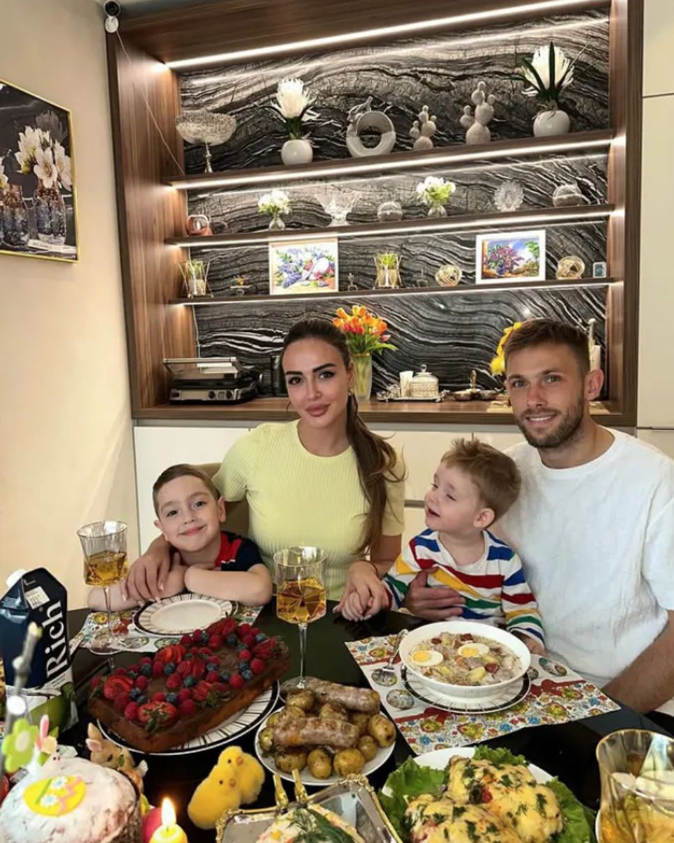 Maciej Rybus z byłą żoną i dziećmi