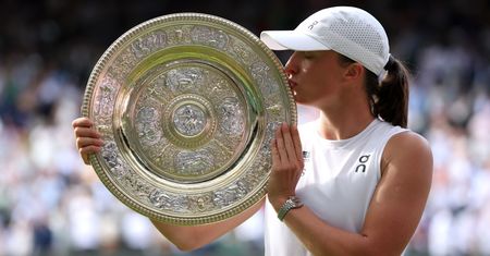 Iga Świątek długo nie nacieszyła się trofeum Wimbledonu. Musiała je... oddać