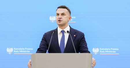 Sprzedaż kluczowej działki pod CPK. Rzecznik rządu zabrał głos