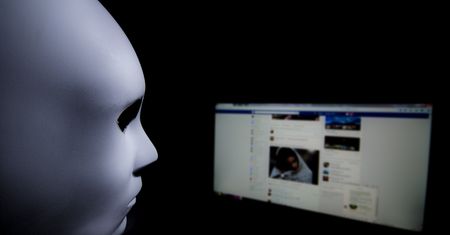 Piszą jak Facebook. Grożą blokadą, a ty im oddasz wszystko