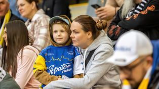 Żużlowa pasja pokoleń: Dlaczego czarny sport bije w sercach toruńskich rodzin?