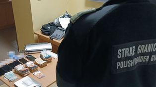 Budzisk: Podrobiony dokument, kokaina i tysiące euro. 23-latek zatrzymany w autokarze
