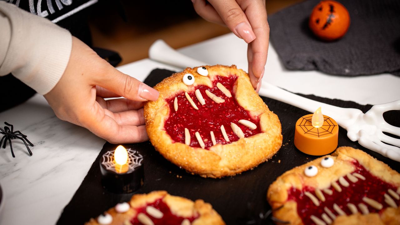 Kruche potworki na Halloween. Zrobisz je bez specjalnych foremek