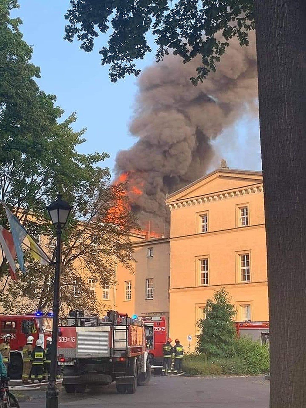 Lubliniec. Pożar w szkole. Na miejscu pracują służby (Fot:. Lubliniec998)