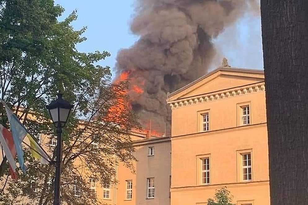 Lubliniec. Pożar w szkole. Na miejscu pracują służby (Fot:. Lubliniec998)