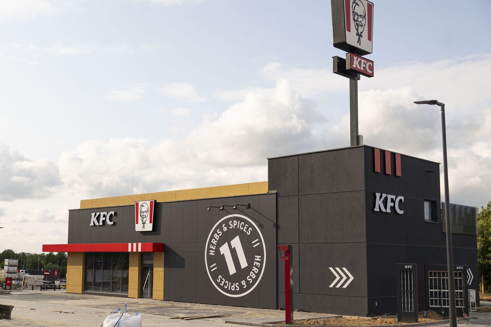 KFC Krakowska Wieliczka powstał przy DK 94 na granicy Wieliczki i Krakowa