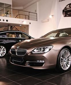 Nowe auto tylko na firmę. Polacy jeżdżą coraz droższymi samochodami