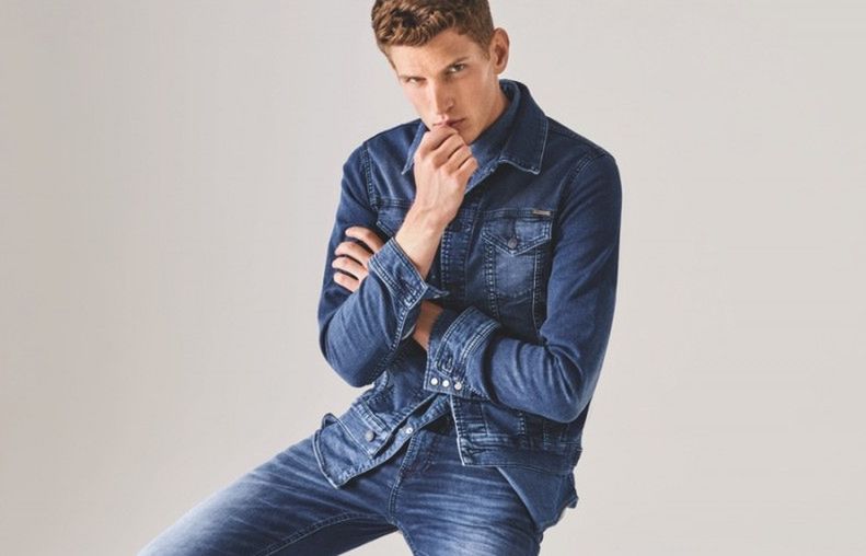Jakie są idealne jeansy dla mężczyzny? Odpowiadają modelki