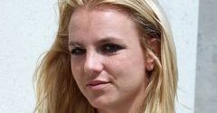 Britney: "muszę używać tony tapety, żeby przykryć pryszcze"
