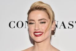 Zmysłowa Amber Heard na czerwonym dywanie. Cała w koronkach i frędzlach