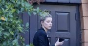 Amber Heard zeznaje w sądzie. "Mocno mnie spoliczkował, złapał za włosy i zawlókł przez schody do biura"