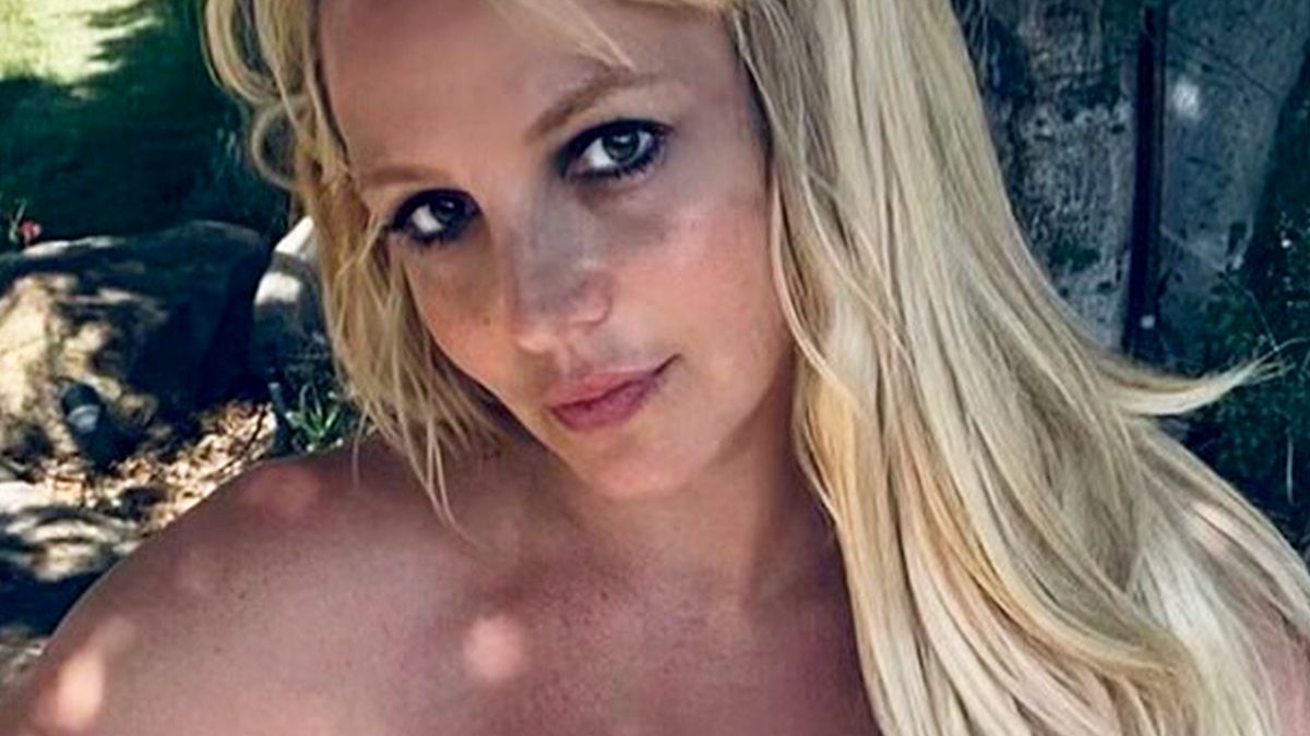 Britney Spearas zmaga się z wahaniami wagi: "Przytyłam, ale przynajmniej teraz mam tyłek". Pokazała figurę w całej okazałości