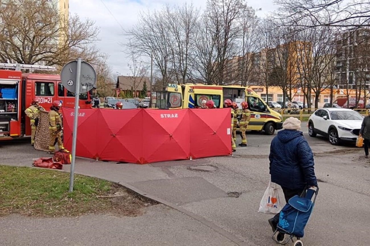 Przerażający wypadek w Bydgoszczy. Świadkowie wyciągnęli z auta kierowcę