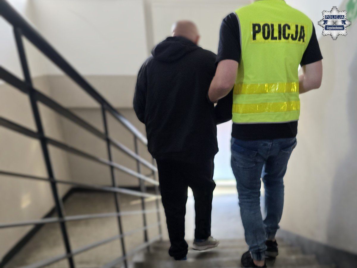 Częstochowa: W garażu bili go młotkiem i polewali wrzątkiem. Policja zatrzymała siedem osób