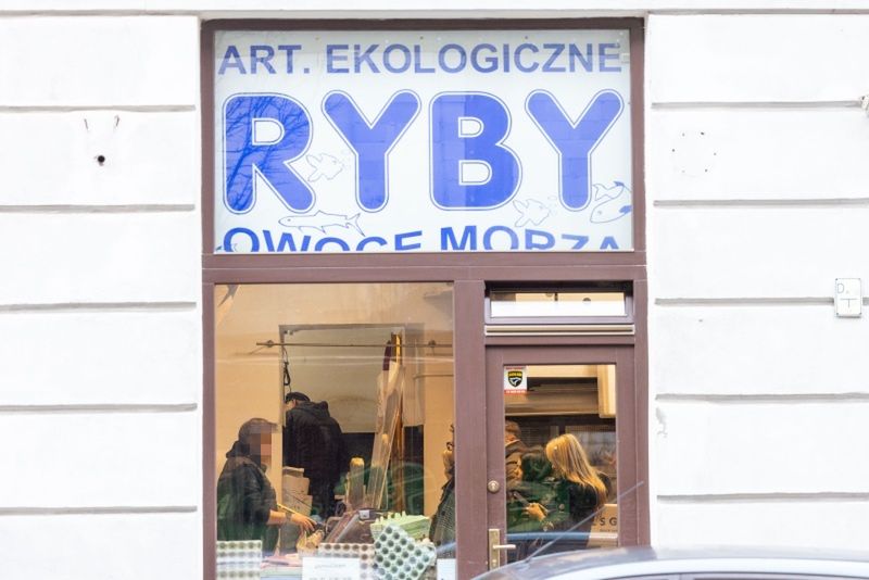 Magdalena Ogórek z córką na mieście