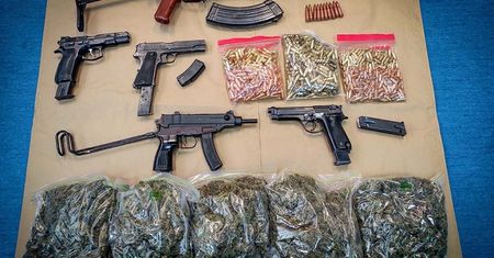 CBŚP rozbiło gang handlujący bronią i narkotykami. Działali w okolicach Lublina i Radomia