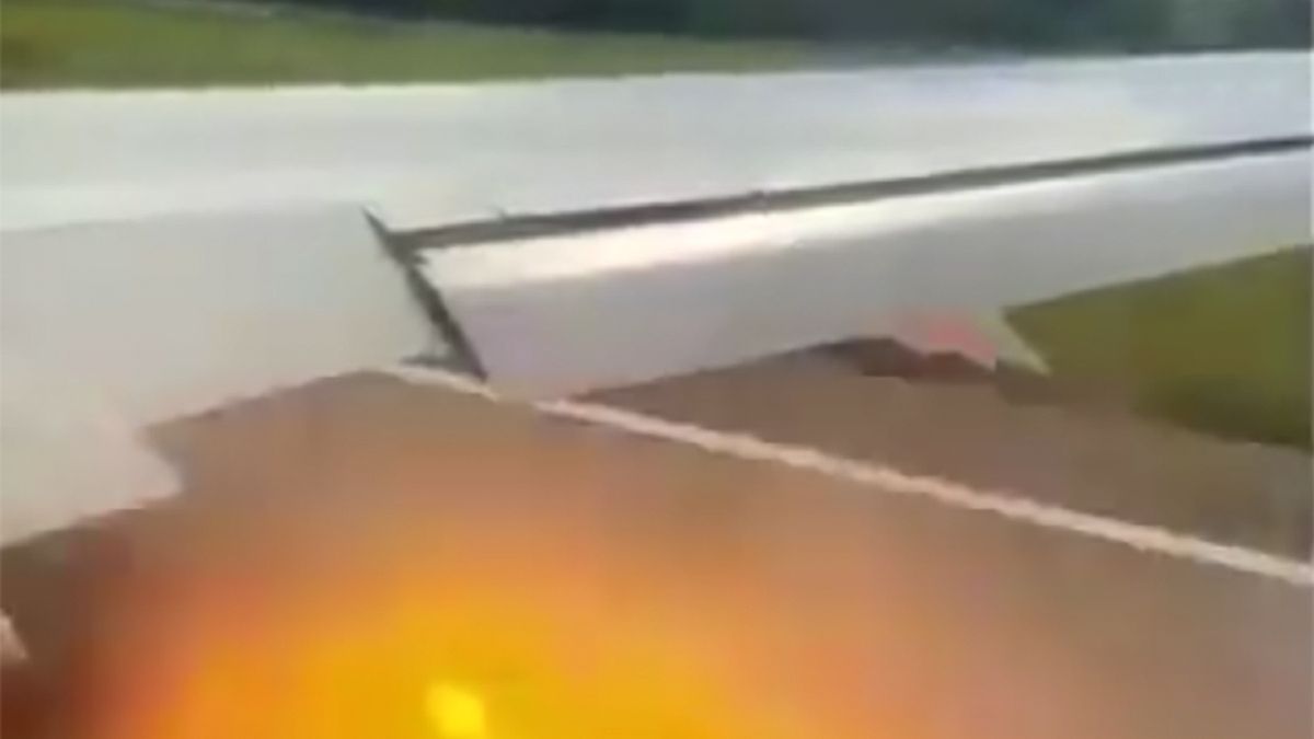 Z silnika samolotu wystrzeliły kule ognia