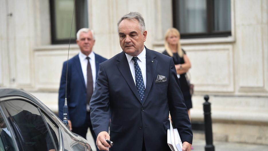Waldemar Pawlak ujawnił swój majątek. Spore gospodarstwo i skromne mieszkanie