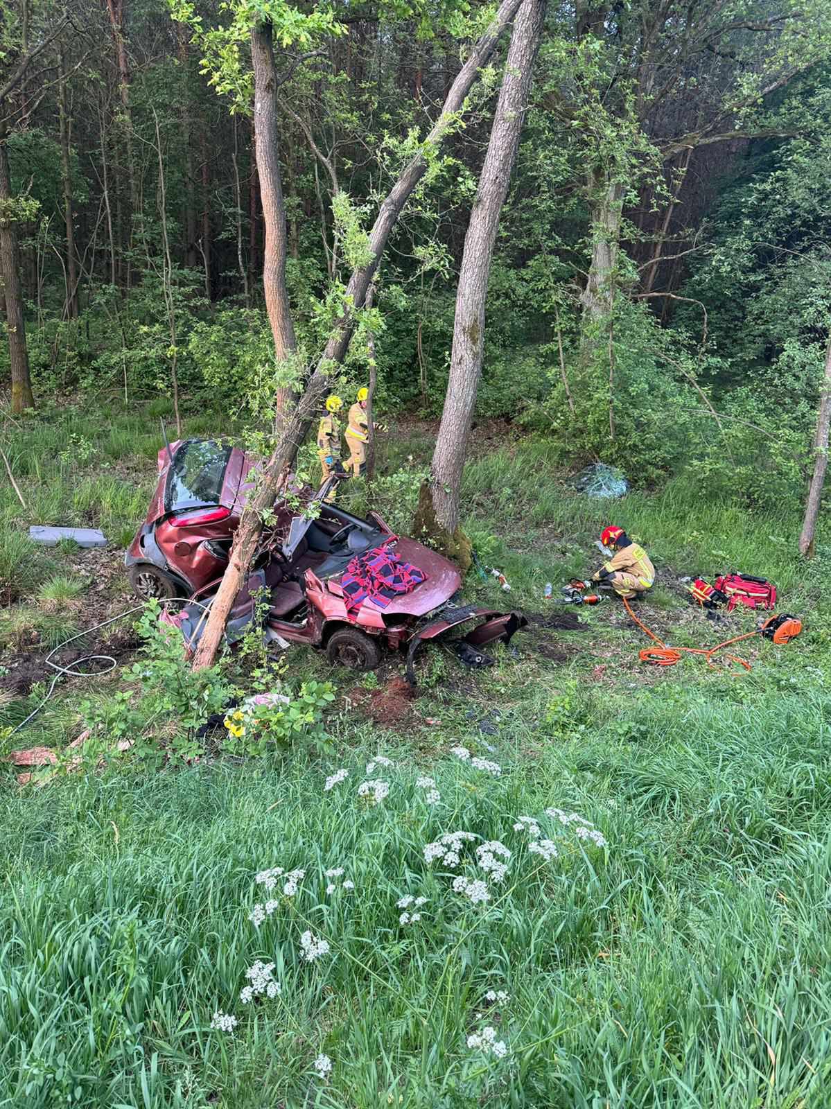 Porażające zdjęcie wraku. Pasażer nie żyje, tragedia na Mazowszu