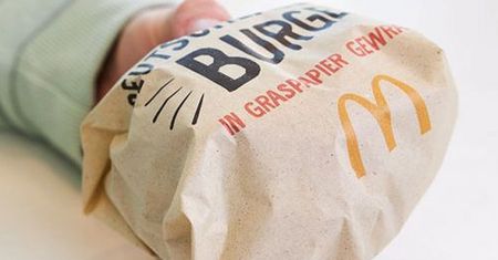 McDonald's stawia na ekologię. Sprzedaje burgery w opakowaniach z trawy