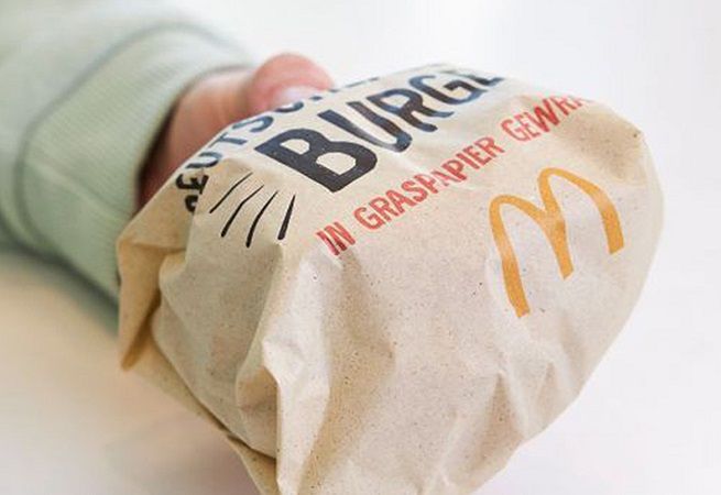 McDonald's stawia na ekologię. Sprzedaje burgery w opakowaniach z trawy 1