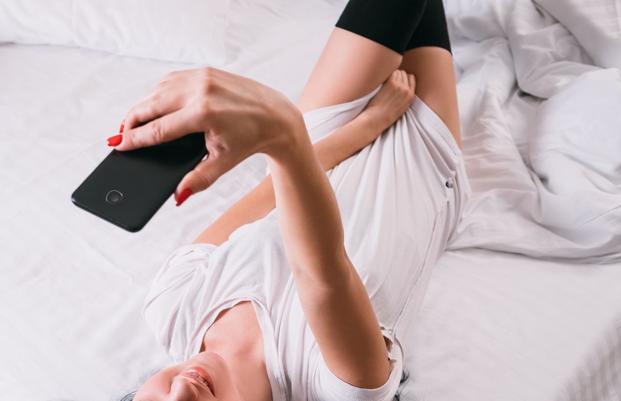 W dobie smartfonów seksting to powszechne zjawisko