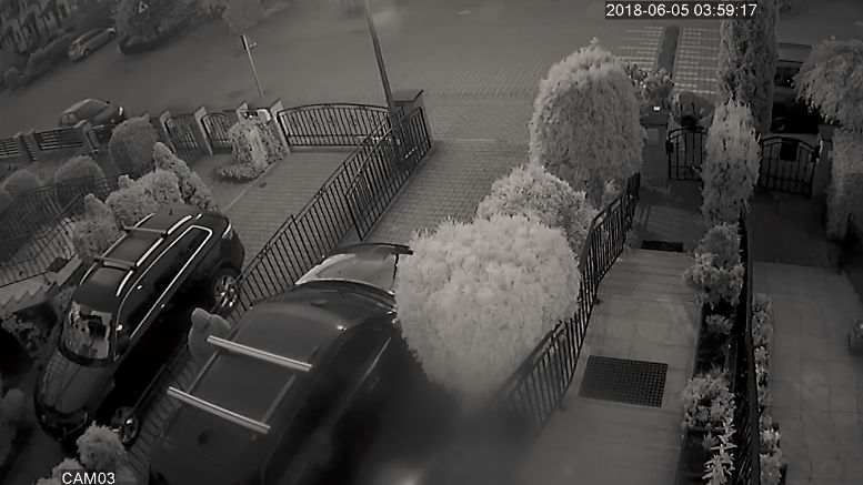 Nagranie pokazało, że dziś łatwiej otworzyć luksusowy samochód niż furtkę na posieję. Trzeba mieć tylko odpowiedni sprzęt.