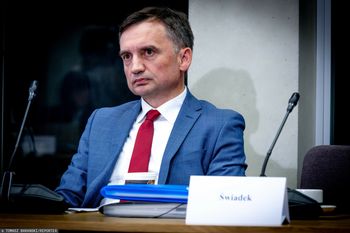 Sprawa cofnięcia Ziobrze pozwolenia na broń utknęła. Problem policji