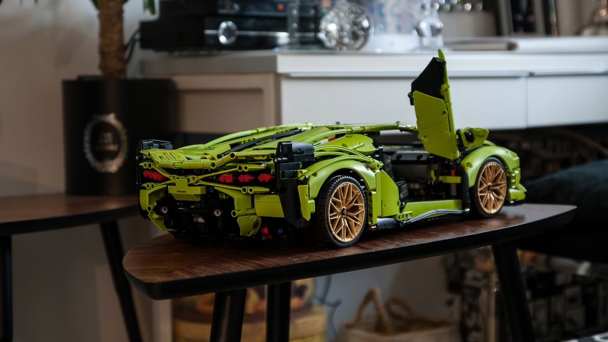 Lamborghini Sian z Lego zapewnia ok. 40 godzin zabawy. Później świetnie wygląda jako ozdoba pokoju