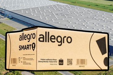 Paczka z Allegro na tle centrum logistycznego, fot. mat. pras.