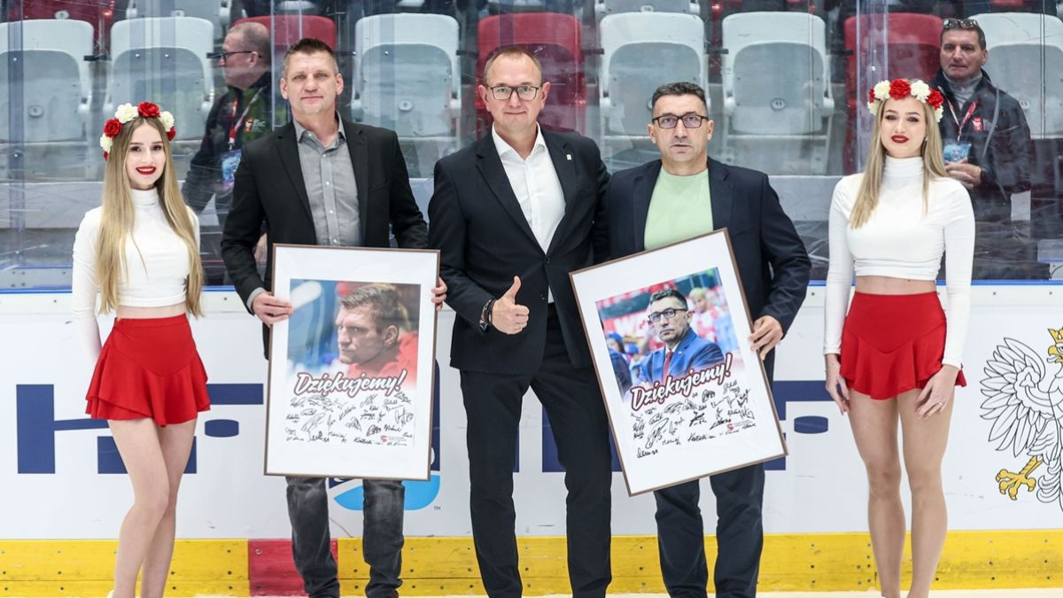 Ładny gest. Członkowie poprzedniego sztabu szkoleniowego uhonorowani