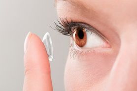Sprawdź, jak pielęgnować oczy, nosząc soczewki kontaktowe