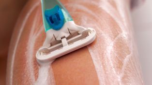 Lekarz odradza golenia tej części ciała. "Niech będzie jak park narodowy"