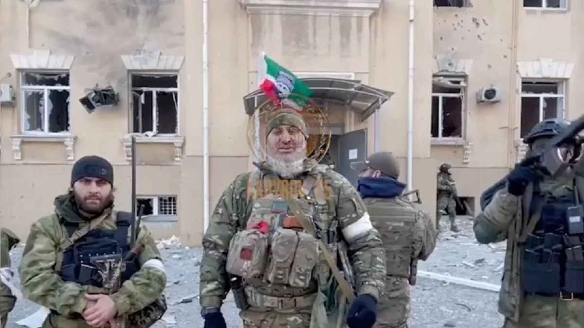 Główny podejrzany o zabójstwo Borisa Niemcowa walczy w Mariupolu  