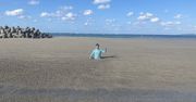 Pumeks pokrył plaże. "Nie da się tu pływać"