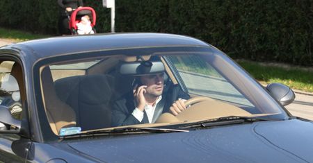 Dubieniecki nadal prowadzi auto!