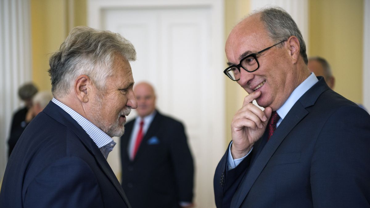 WARSAW, MAZOWIECKIE, POLAND - 2022/09/20: Former President Aleksander Kwasniewski and the co-chairman of the New Left (Nowa Lewica), Wlodzimierz Czarzasty are seen during the debate in Warsaw. The conference "Security of NATO's eastern flank - the role of Poland" was held in Warsaw on the occasion of the 25th anniversary of the start of accession negotiations between Poland and NATO.
Former Presidents of the Republic of Poland, Aleksander Kwasniewski and Bronislaw Komorowski, invited opposition leaders and experts in security and defense policy to a joint debate. Among the participants of the meeting were: the chairman of the Civic Platform (Platforma Obywatelska), Donald Tusk, the deputy speaker of the Sejm and the co-chairman of the New Left (Nowa Lewica) Wlodzimierz Czarzasty, and the US ambassador to Poland, Mark Brzezinski. (Photo by Attila Husejnow/SOPA Images/LightRocket via Getty Images)