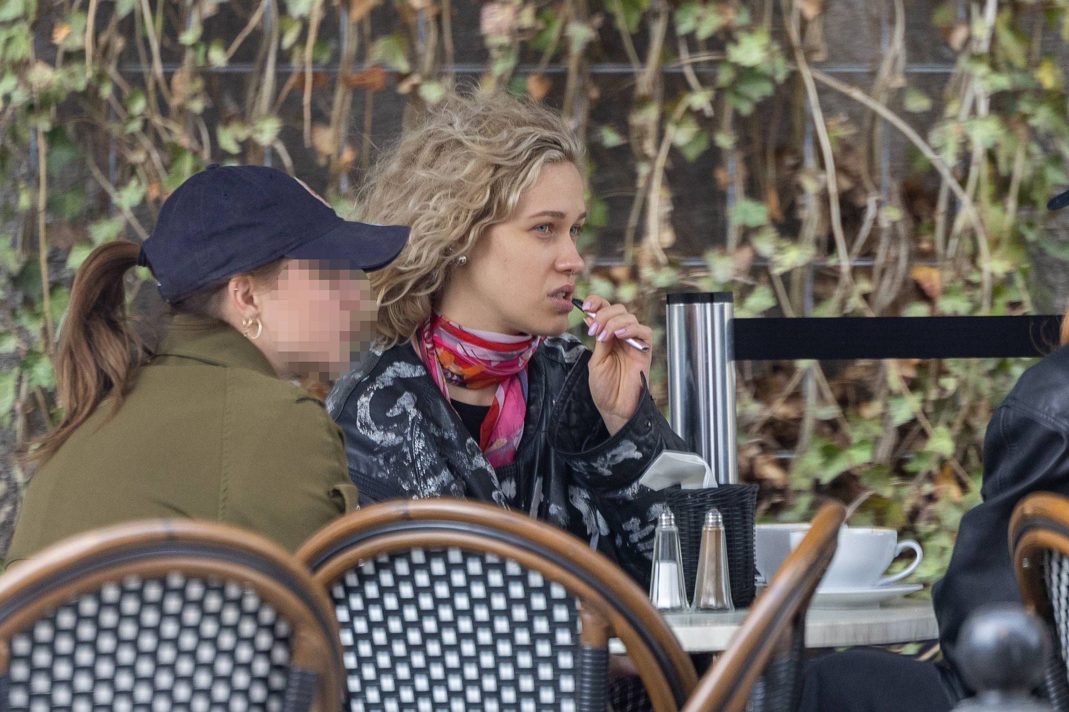 Helena Englert wybrała się na kawę z koleżankami