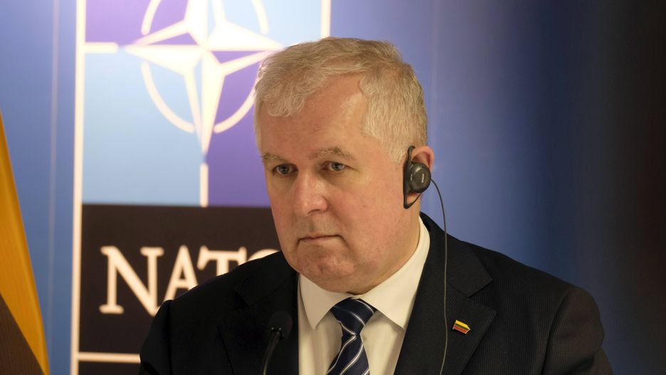 German Defence Minister Lambrecht visits Rukla military base, Lithuaniaepa09777019 Lithuanian Defence Minister Arvydas Anusauskas attends a joint press conference with German Defence Minister Lambrecht during a visit to Rukla Military Base, Lithuania, 22 February 2022. German Defence Minister Lambrecht visited Rukla due to regional tensions concerning a probable Russian invasion into Ukraine, bilateral cooperation on defense, and other pressing issues. Germany is leading a NATO-led battlegroup in Lithuania with more than 1,000 troops, one of four missions NATO sent to the Baltic states and Poland in 2017 in response to Russia's annexation of Ukraine's Crimean peninsula in 2014. Germany, one of Lithuania's key allies in security and defense, has recently sent additional 350 troops to Lithuania in response to the increasing tensions over Russian military activity near the Ukrainian borders and over concerns for the security environment in the Baltics.  EPA/VALDA KALNINA Dostawca: PAP/EPA.VALDA KALNINA