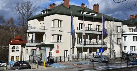 Urząd skrócił godziny pracy. Z powodu upałów i "alertów" burzowych