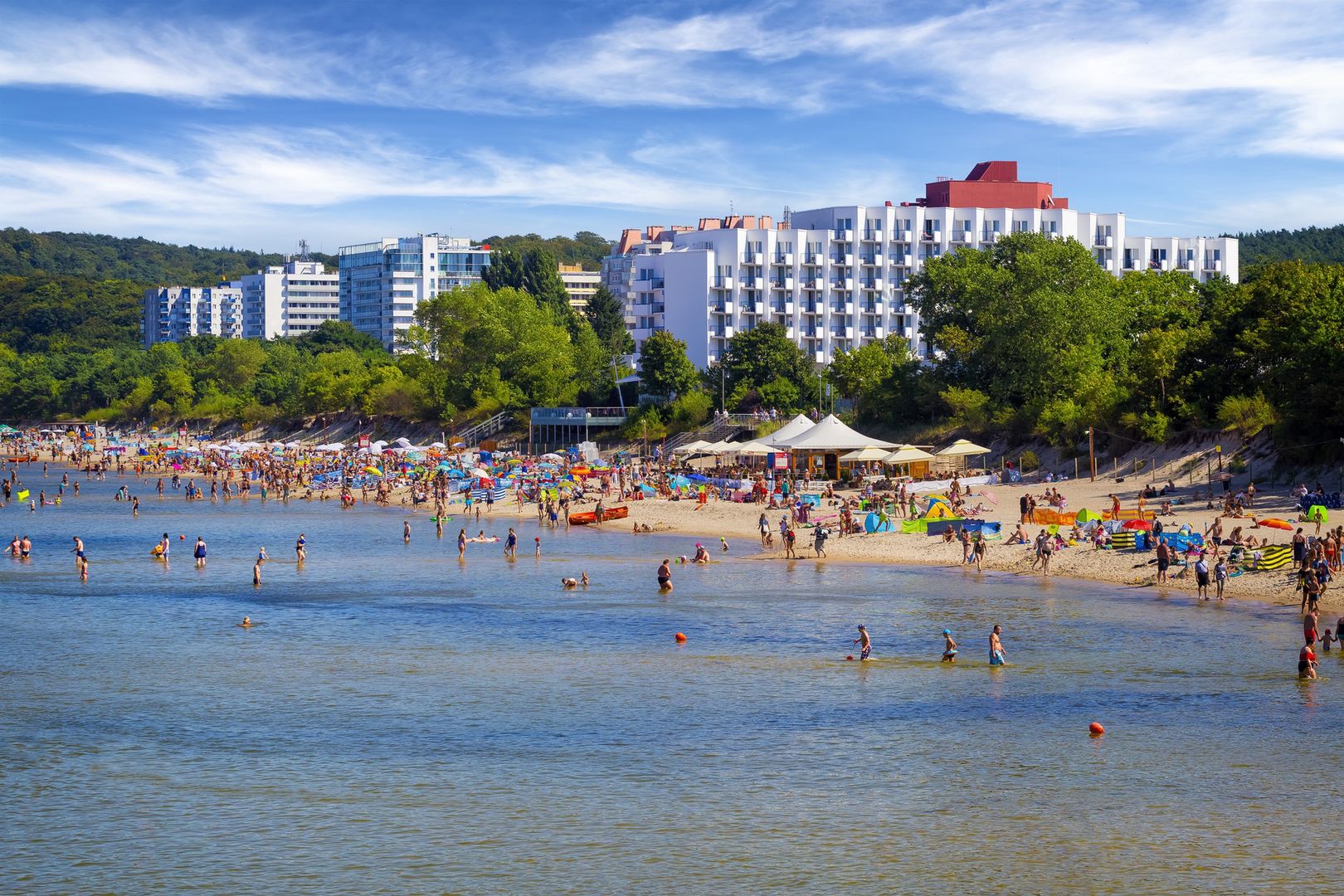 Wciąż jest szansa na wynajęcie pokoju na długi weekend (na zdjęciu plaża w Międzyzdrojach)