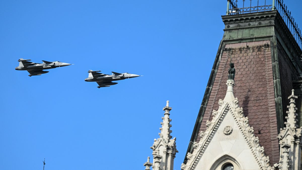 BUDAPEST, HUNGARY  AUGUST 20:
Two Saab JAS 39 Gripen combat aircraft of the Hungarian Air Force flying over the official St. Stephen's Day ceremony presides over the official St. Stephen's Day ceremony outside the Hungarian Parliament in Budapest, Hungary, on August 20, 2025.
St. Stephen's Day, Hungary's national holiday, commemorates the country's founder, King Stephen I, and the establishment of the Hungarian state. (Photo by Artur Widak/NurPhoto via Getty Images)