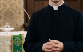 Sprośne wiadomości od księdza. Poszła do biskupa. Tak zareagował
