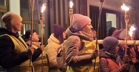 Radom: Droga Krzyżowa w parafii świętego Józefa Oblubieńca. Modliło się mnóstwo wiernych