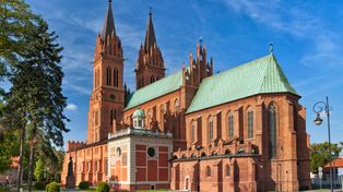 Włocławek: tłum na zwiedzaniu katedry. Spacer z przewodnikiem